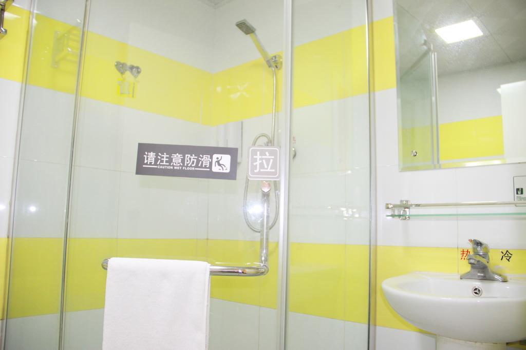 7Days Inn Guangzhou South Railway Station Nan Pu Metro Station Esterno foto
